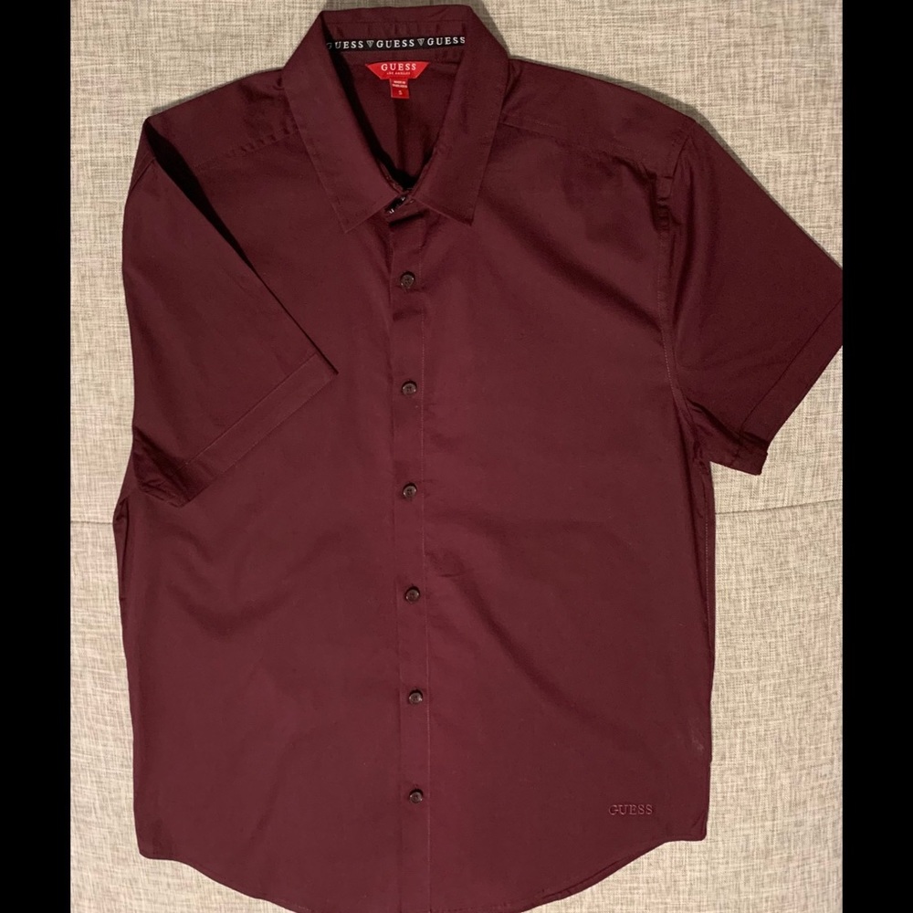 GUESS Button Down Shirt. Mens SMALL. Color: Burgundy